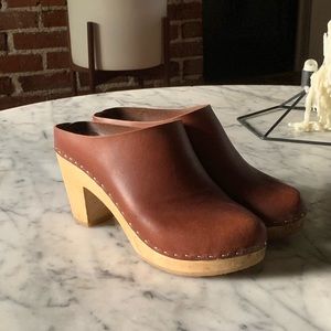 Bryr Chloe Closed Toe High Heel